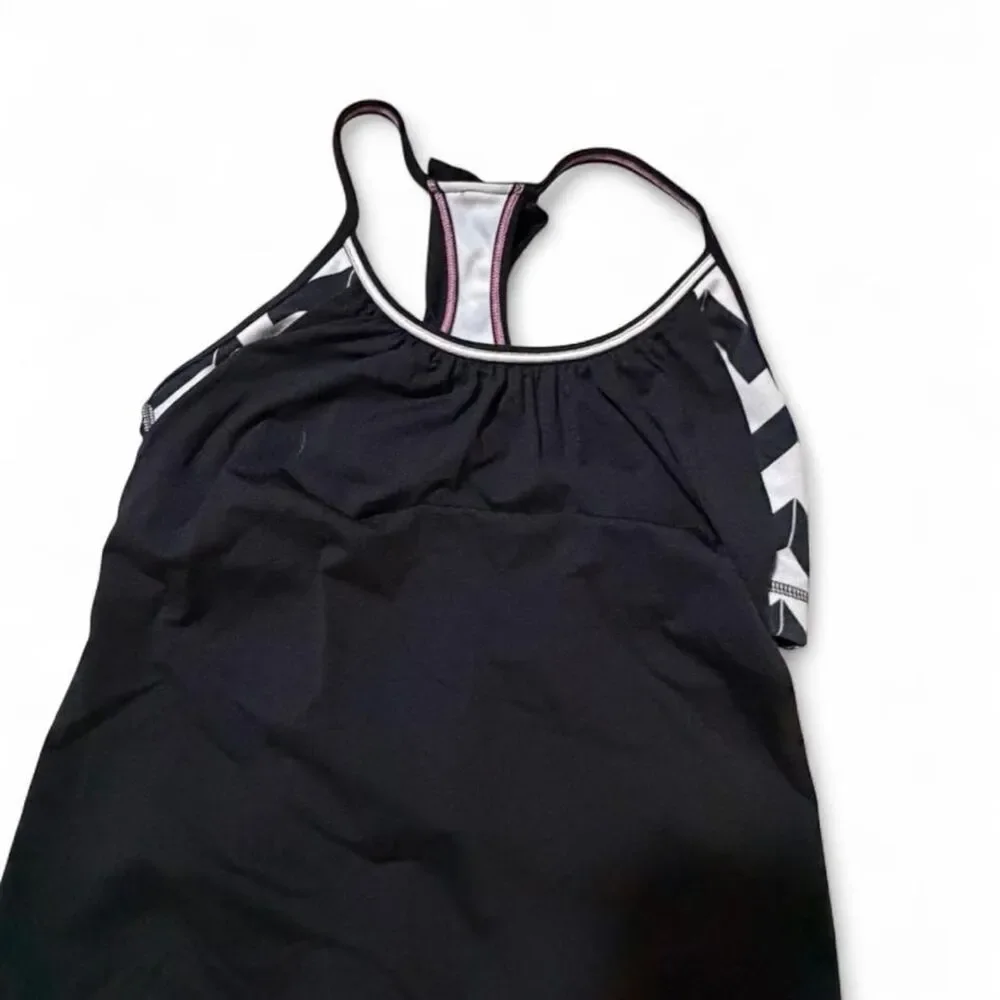 Lululemon Women's Black top with built in bra